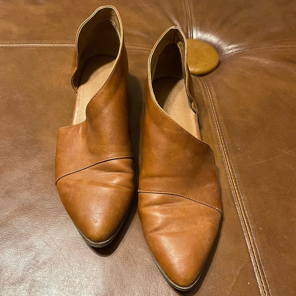Universal Thread Camel cutout Booties